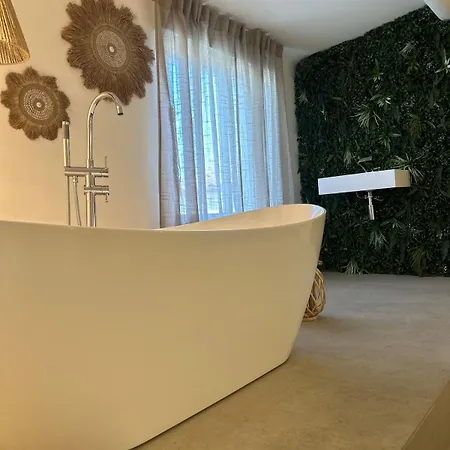 Design Avec Piscine , Jacuzzi , Clim Et Piano Vila