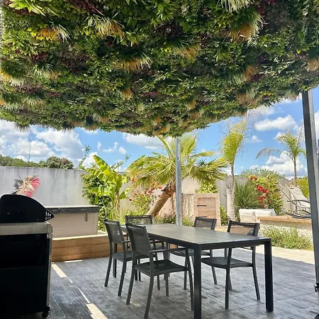 Design Avec Piscine , Jacuzzi , Clim Et Piano Saturargues