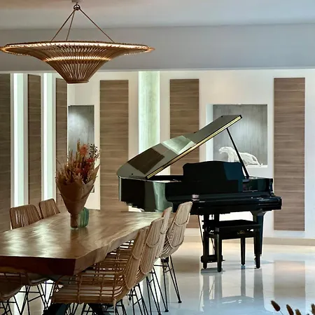 Vila Design Avec Piscine , Jacuzzi , Clim Et Piano *