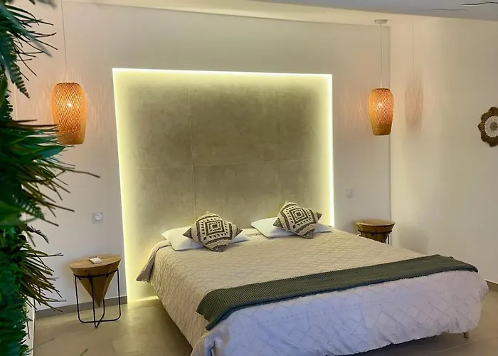 Villa Design Avec Piscine , Jacuzzi , Clim Et Piano *