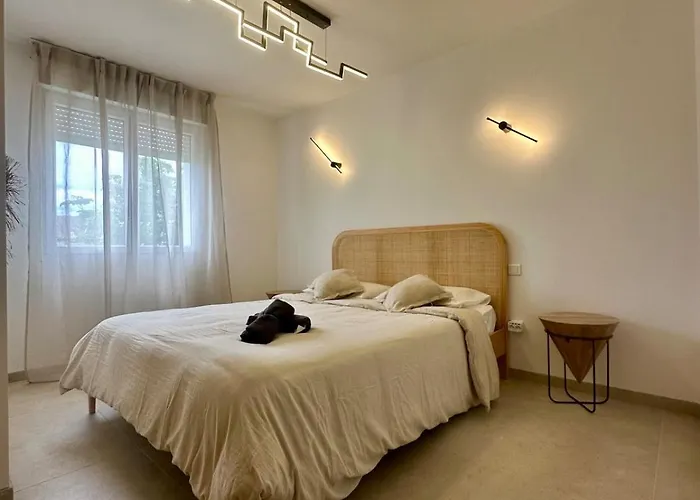 Design Avec Piscine , Jacuzzi , Clim Et Piano Villa *