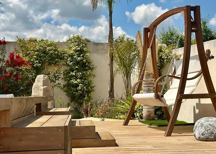Design Avec Piscine , Jacuzzi , Clim Et Piano Saturargues